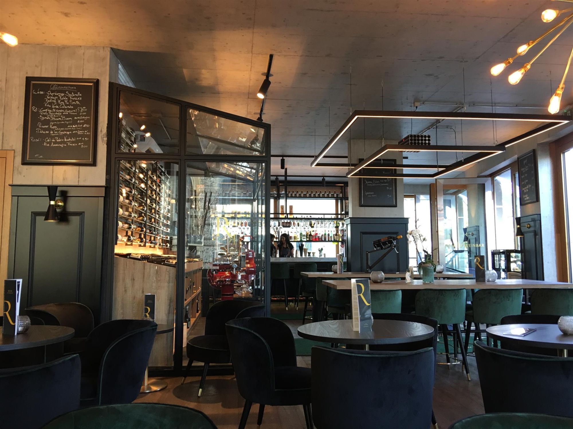 Riva Cafe & Weinbar