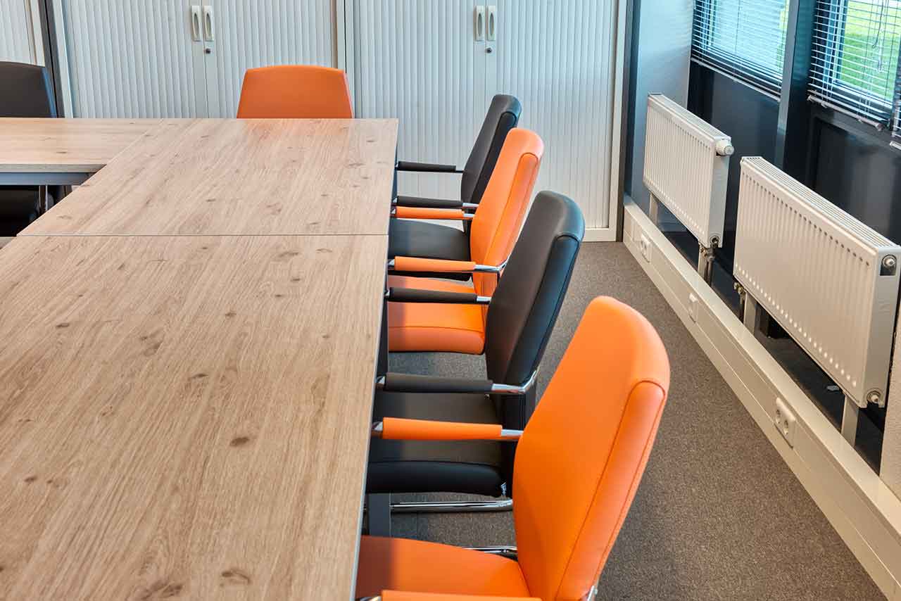 Flexible Büromöbel für hybride Gastgewerbe-Arbeitsplätze